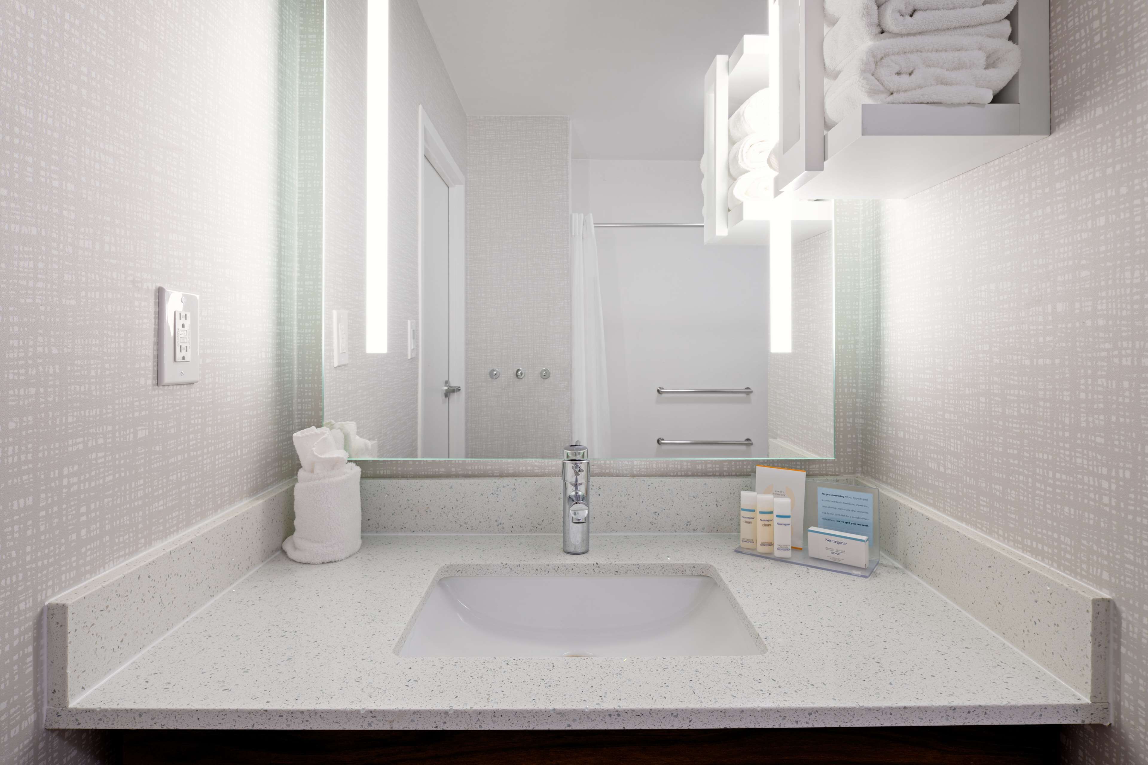 one king bed, non-smoking, accessible | bathroom | free toiletries, hair dryer, towels