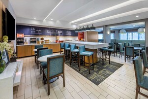 Café da manhã continental grátis todos os dias