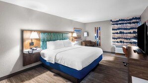 A hotel room with a bed, bedside tables, a desk, a chair, and a TV. - Hampton Inn Marion (Marion)