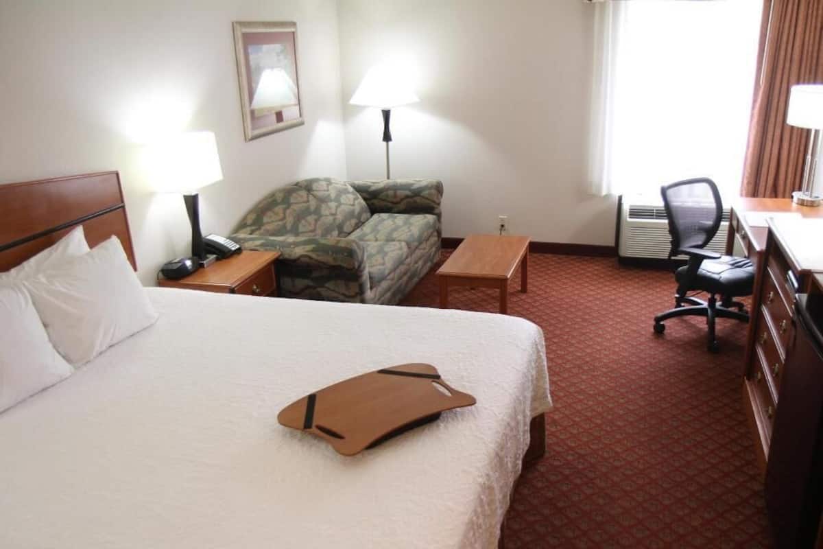 Työpöytä, silitysrauta/-lauta, lisävuoteet, ilmainen Wi-Fi