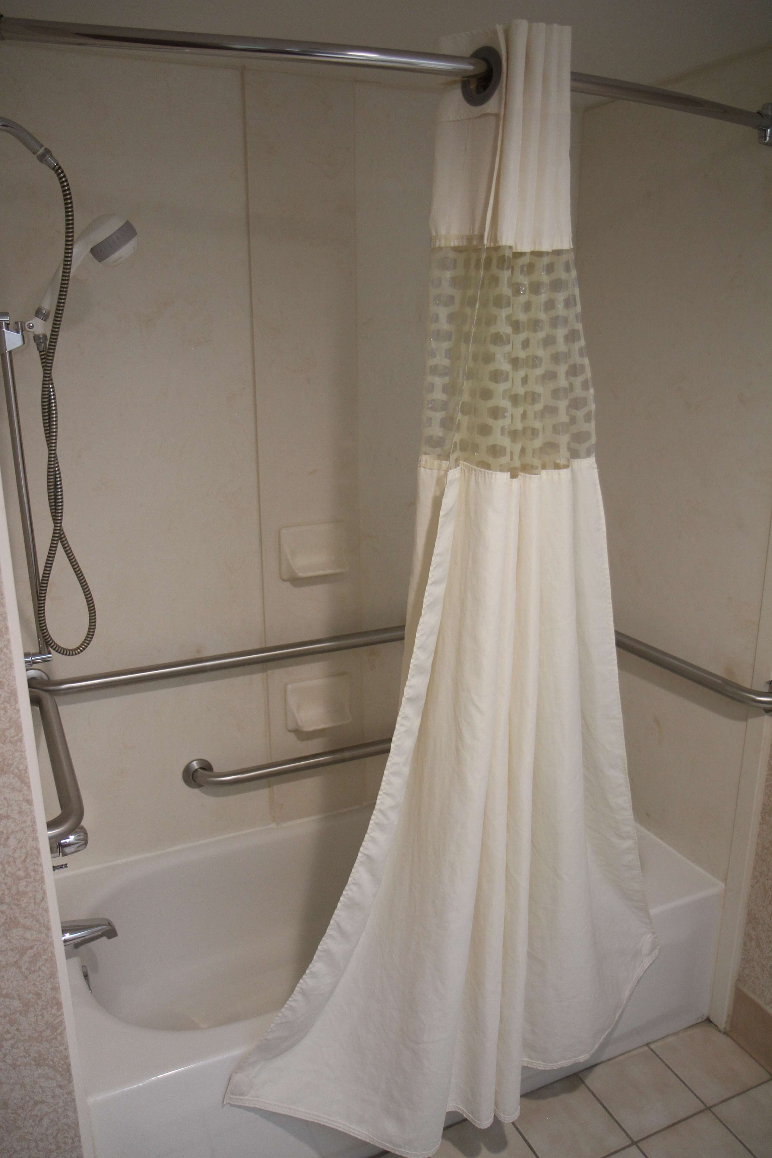 combined shower/bathtub, deep-soaking bathtub, free toiletries