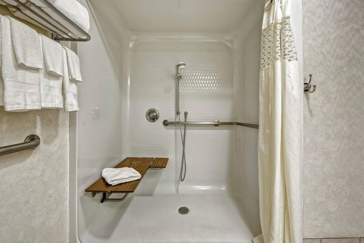 Bathroom | Free toiletries, hair dryer, towels, soap