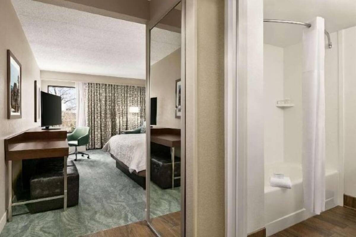 Premium bedding, Tempur-Pedic beds, in-room safe, desk