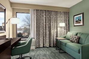 Room, 1 King Bed with Sofa bed, Non Smoking (Study) | Premium bedding, Tempur-Pedic beds, in-room safe, desk