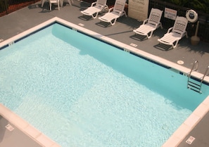 Outdoor pool, open 10 AM to 10 PM, pool loungers