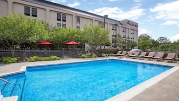 Piscina externa sazonal