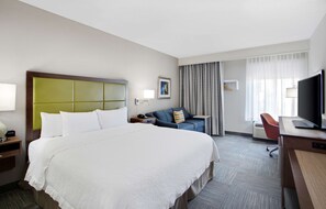 Premium bedding, pillowtop beds, desk, laptop workspace - Hampton Inn by Hilton Middletown (Middletown)