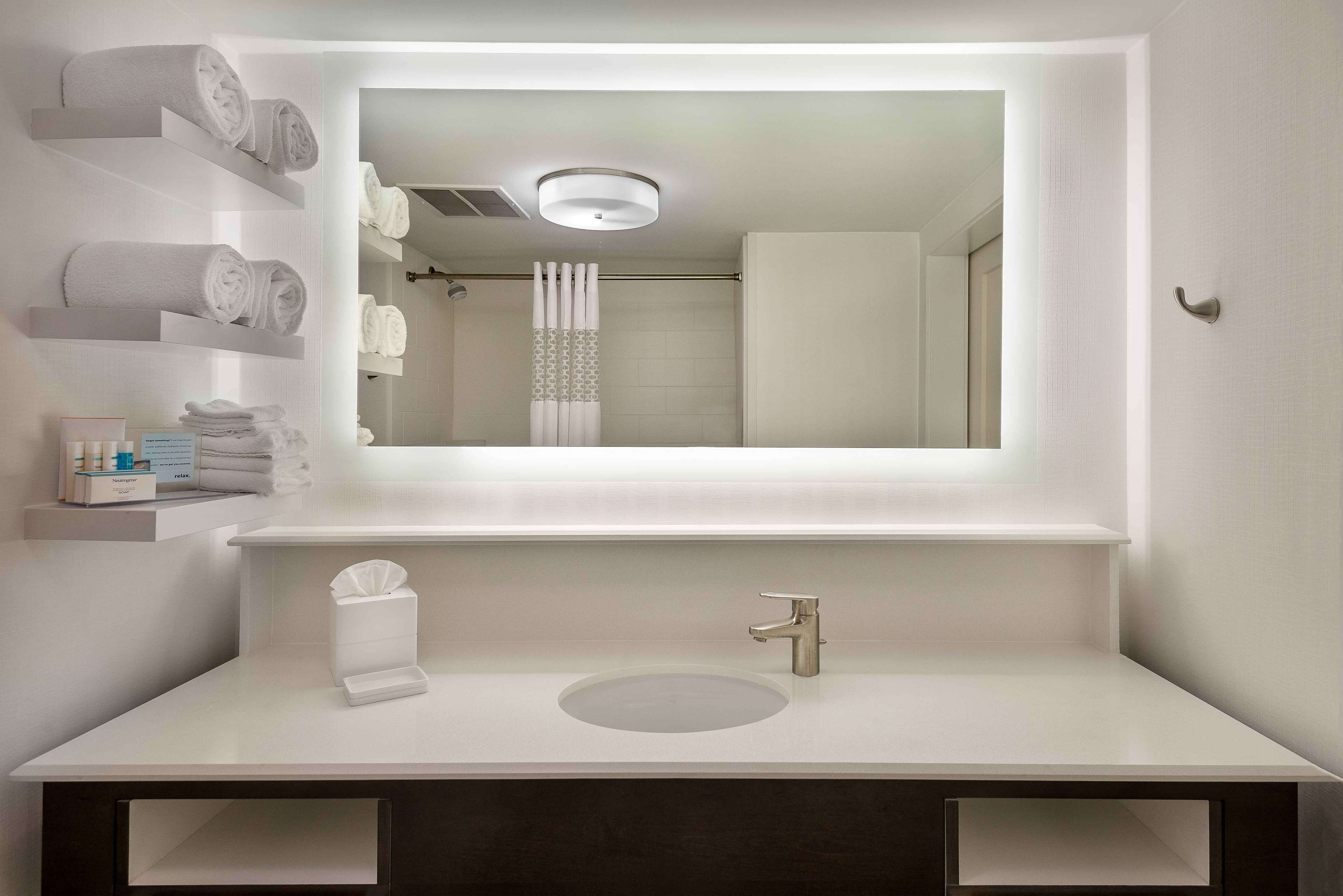 combined shower/bathtub, free toiletries, hair dryer, towels