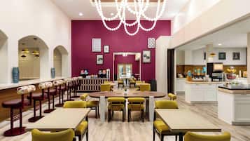 Ilmainen buffetaamiainen arkipäivisin