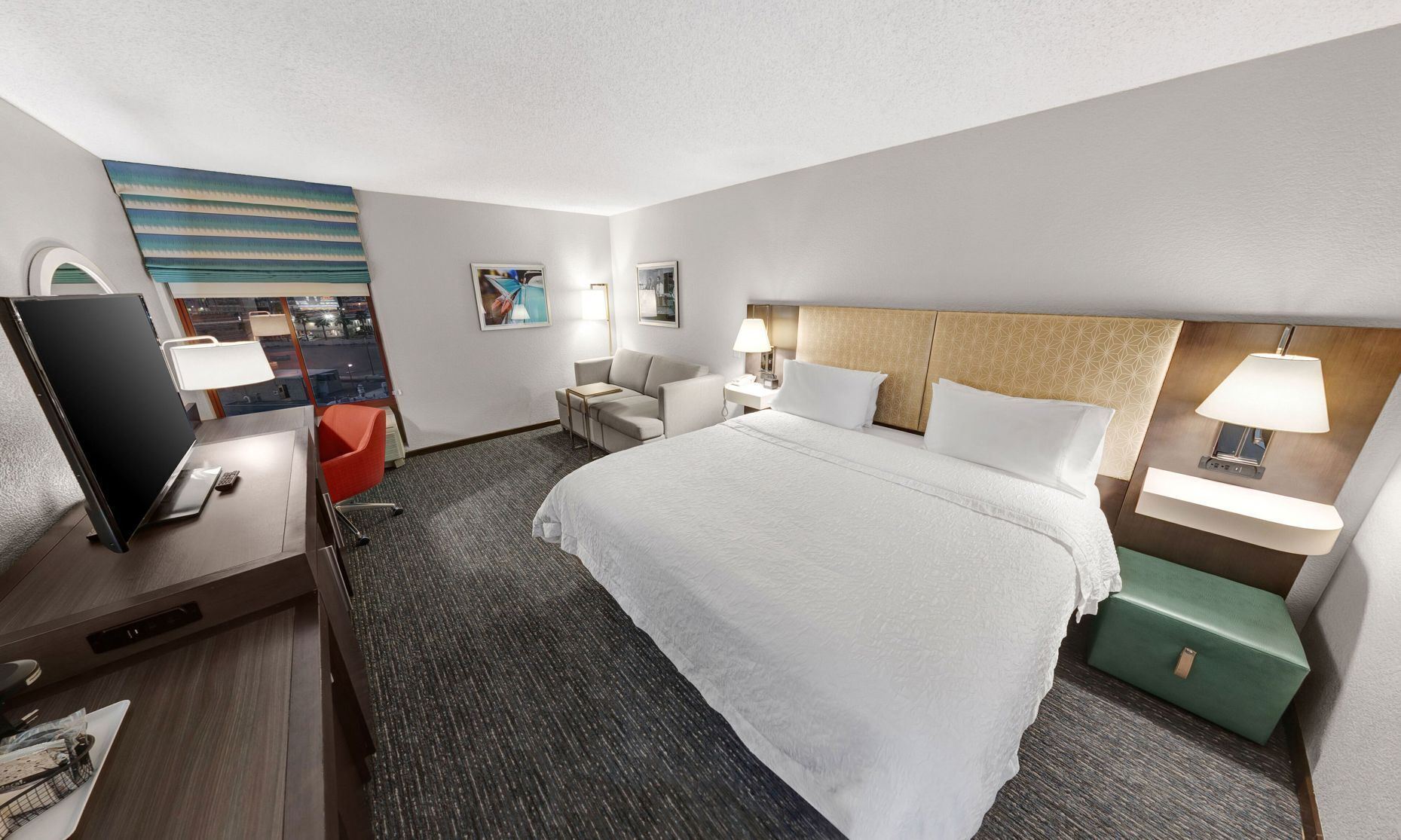 低過敏寢具、客房內保險箱、書桌、筆電工作空間