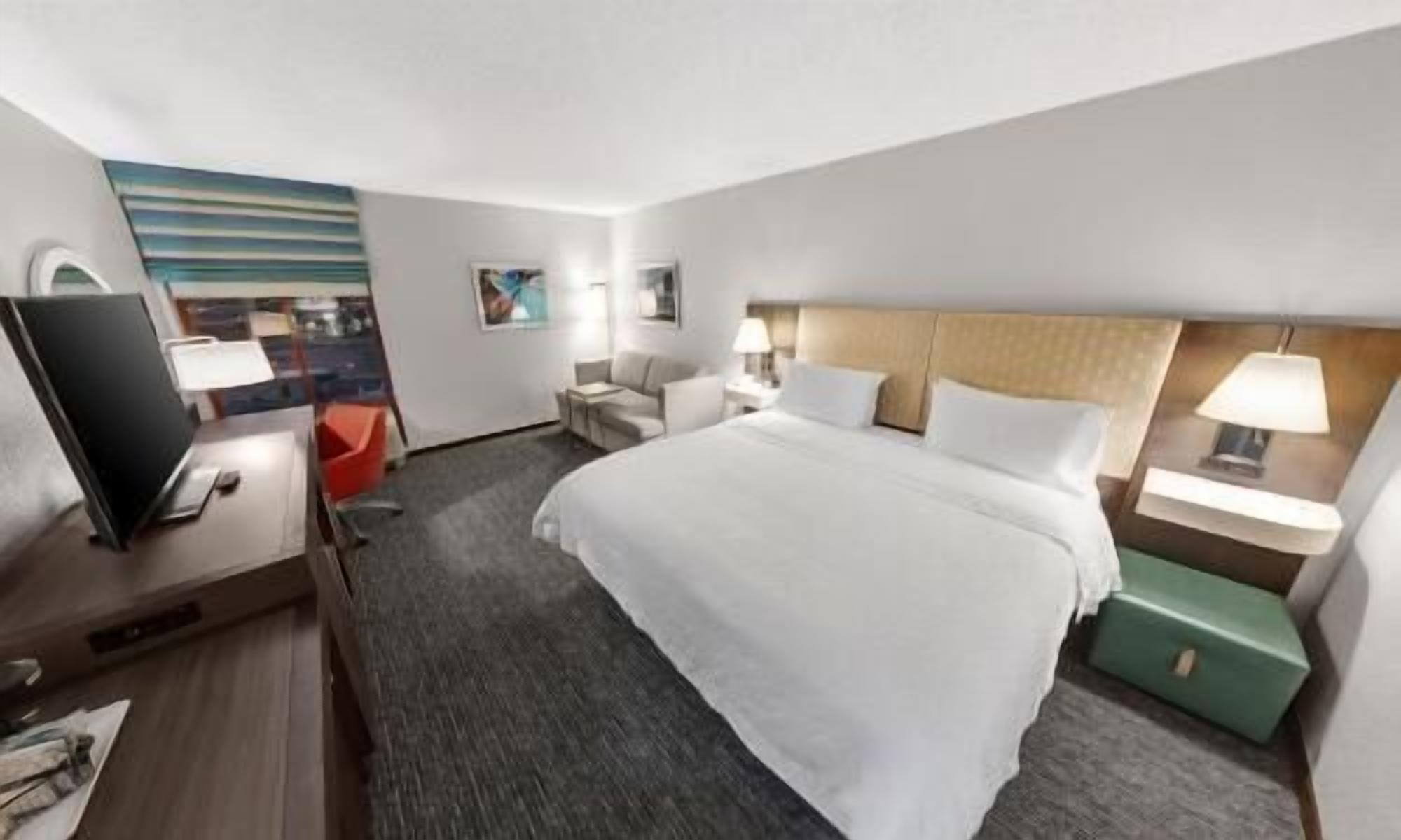 低過敏寢具、客房內保險箱、書桌、筆電工作空間