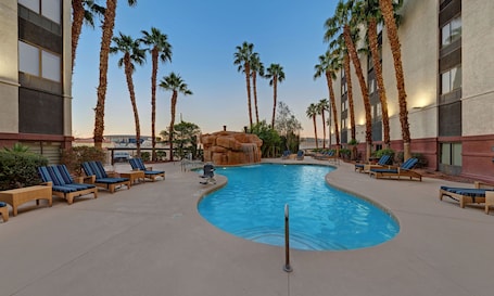 Exterior. Hampton Inn Tropicana