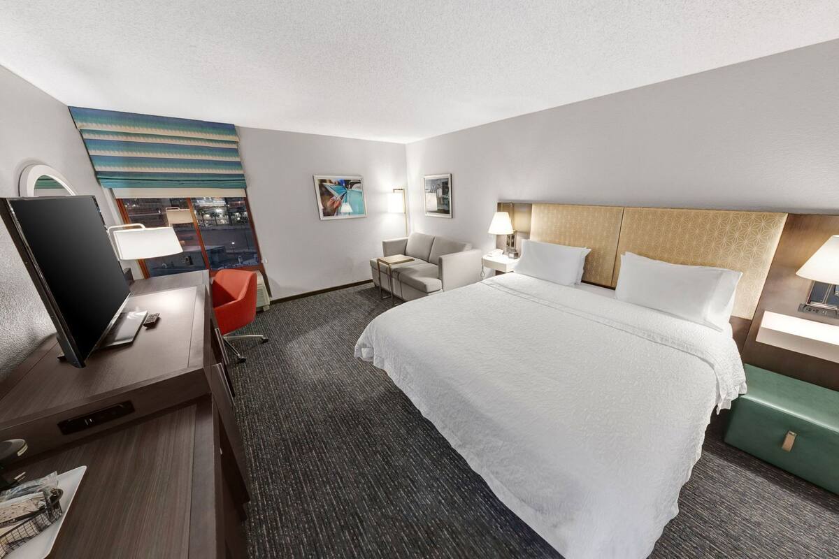 Hypo-allergenic bedding, in-room safe, desk, laptop workspace