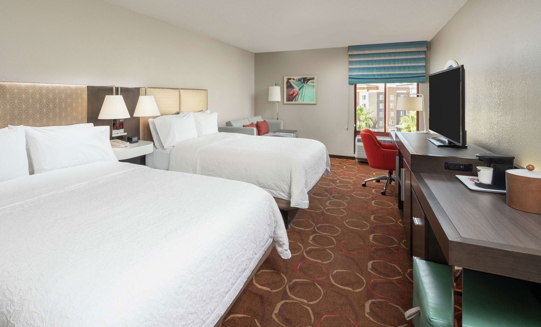 低過敏寢具、客房內保險箱、書桌、筆電工作空間