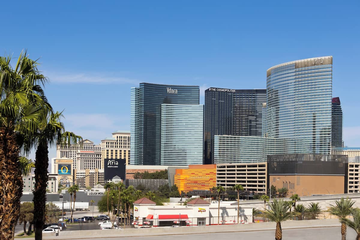 Hypo-allergenic bedding, in-room safe, desk, laptop workspace