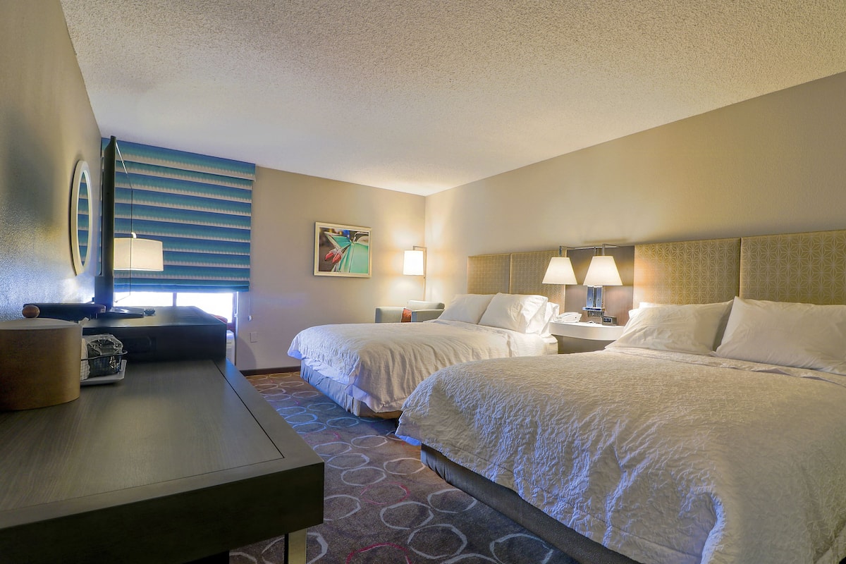 hypo-allergenic bedding, in-room safe, desk, laptop workspace