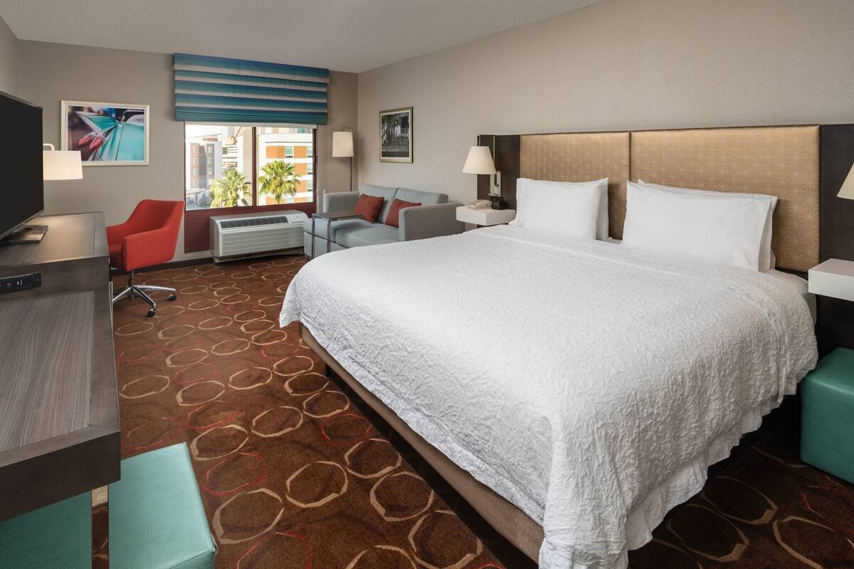 Hypo-allergenic bedding, in-room safe, desk, laptop workspace