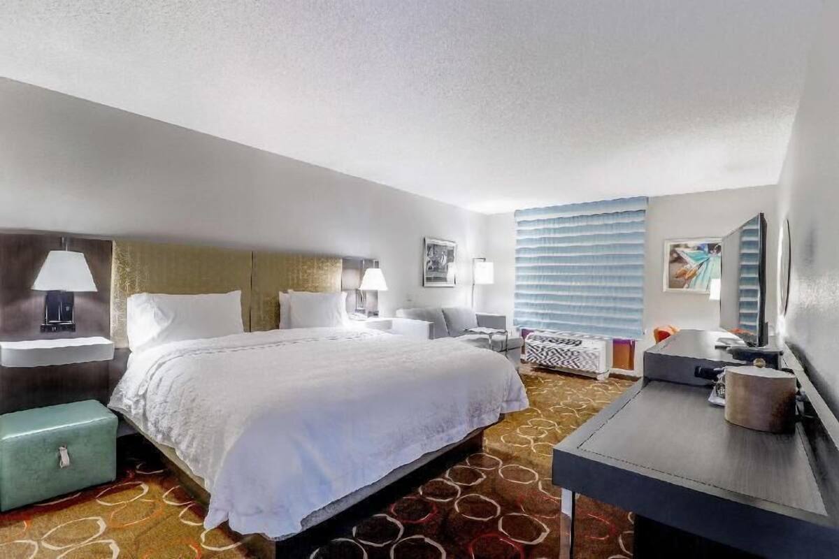 Hypo-allergenic bedding, in-room safe, desk, laptop workspace