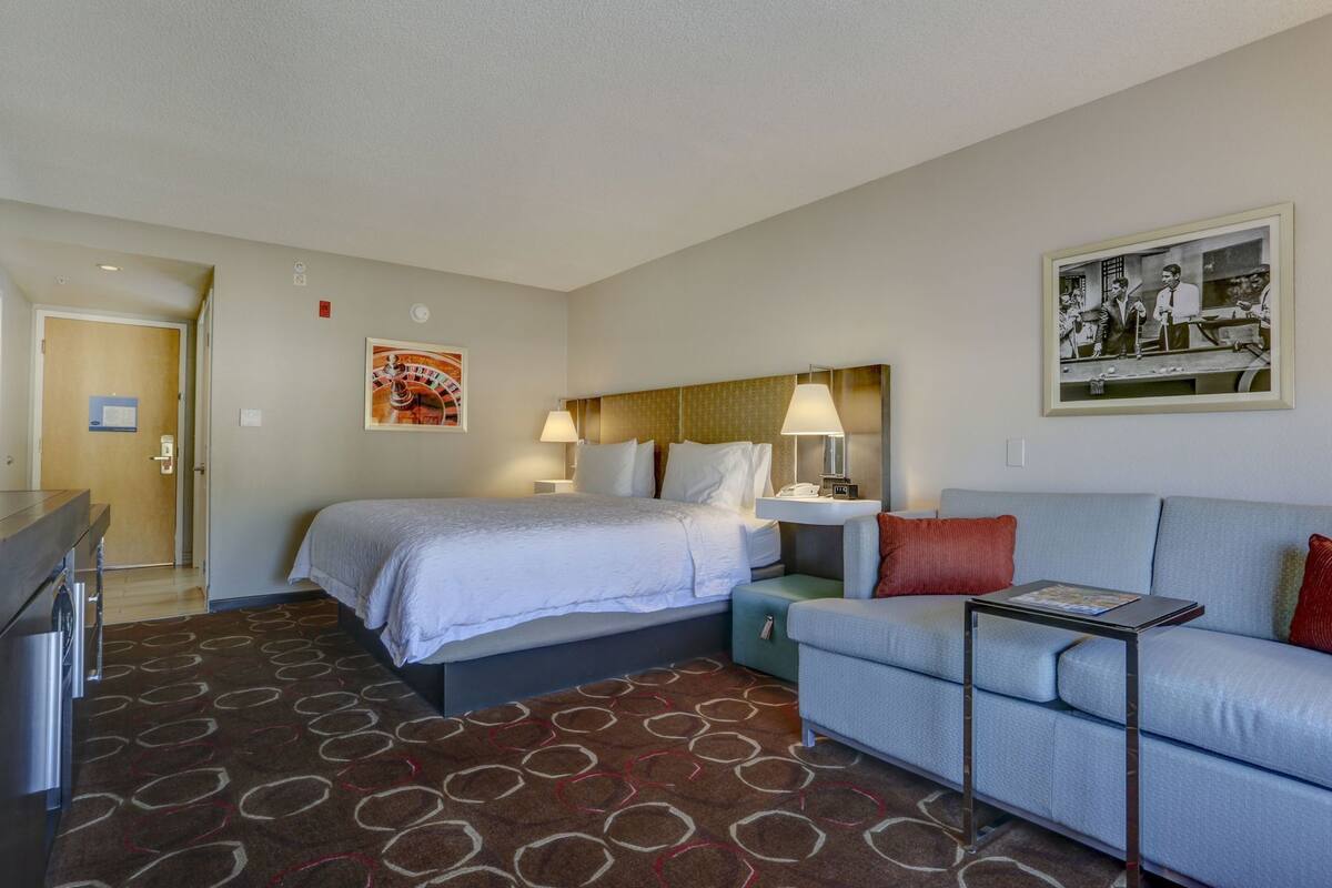 Hypo-allergenic bedding, in-room safe, desk, laptop workspace