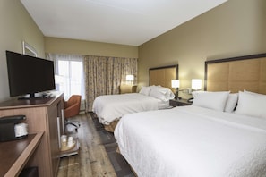 Desk, laptop workspace, blackout drapes, iron/ironing board - Hampton Inn Cincinnati-Eastgate (Cincinnati)