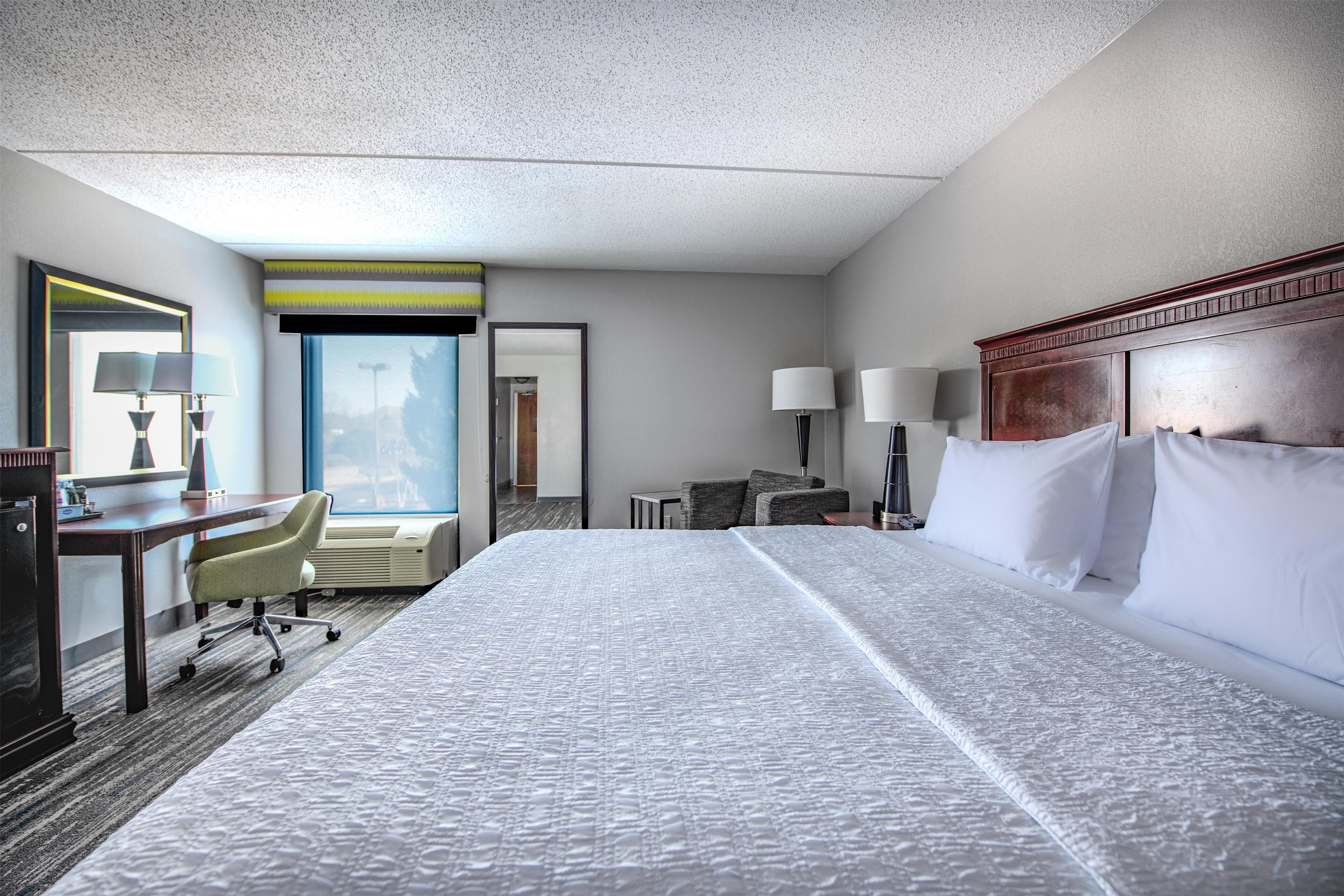 in-room safe, desk, laptop workspace, blackout curtains