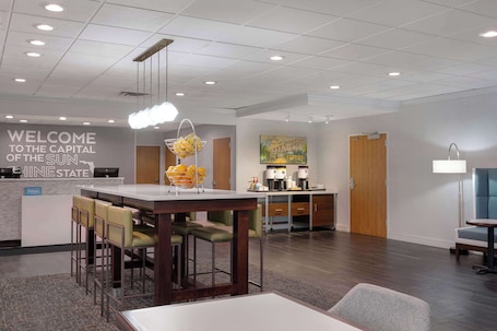 Lobby. Hampton Inn Tallahassee-Central