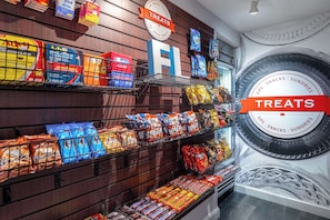 Snack bar - Hampton Inn Tallahassee-Central (Tallahassee)