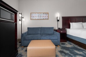 One king whirlpool nonsmoking | Living area | 32-inch flat-screen TV with cable channels, TV - Hampton Inn Winfield/teays Valley (Hurricane)