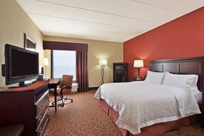 Premium bedding, pillow-top beds, blackout curtains, iron/ironing board - Hampton Inn Winfield/teays Valley (Hurricane)