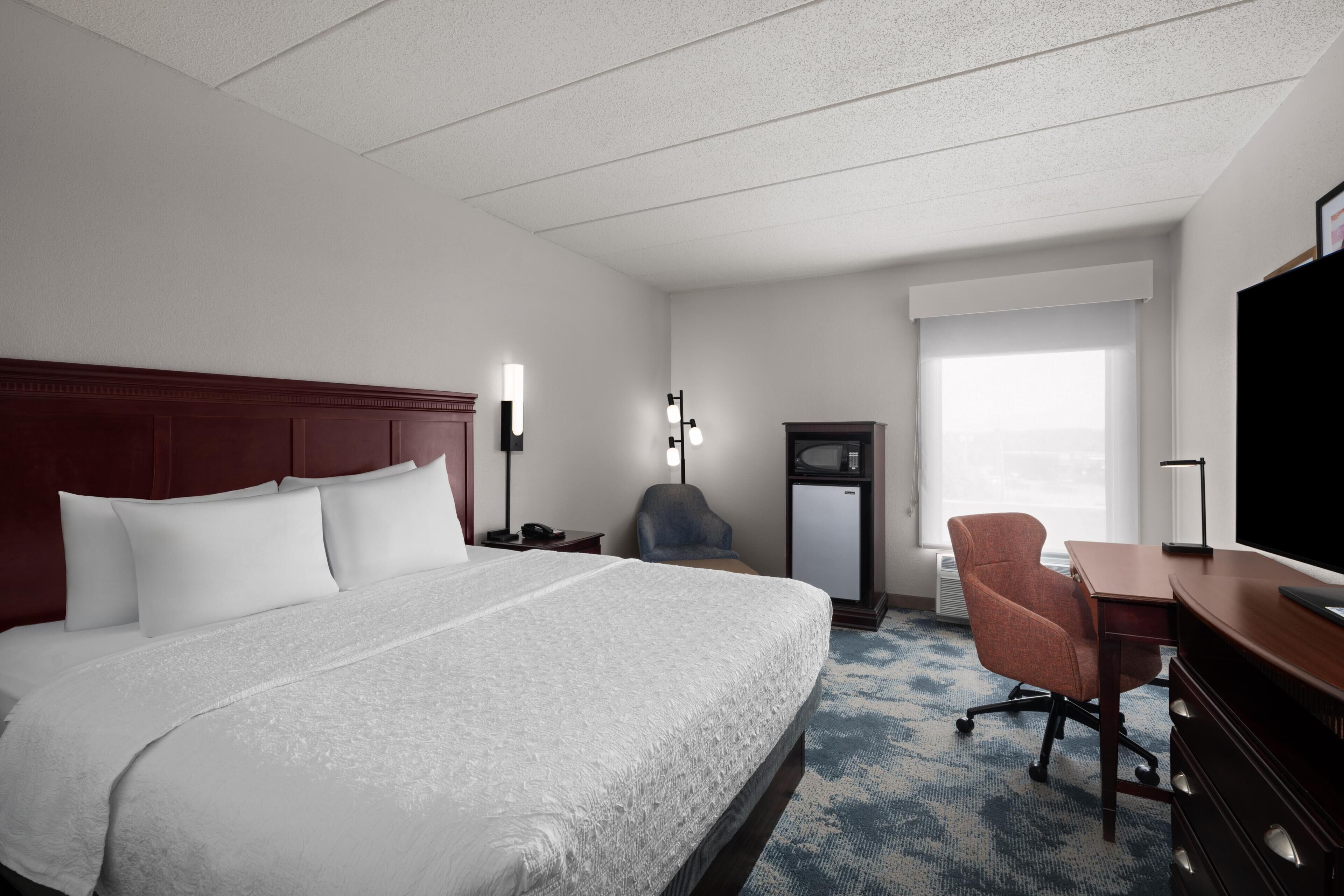 One king bed non smoking | Premium bedding, pillowtop beds, blackout drapes, iron/ironing board
