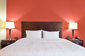 Roupas de cama premium, camas com colchões pillow-top, cortinas blackout