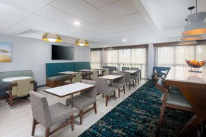 Bao gồm bữa sáng buffet hàng ngày 