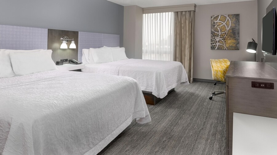 Hampton Inn & Suites Kansas City-Country Club Plaza