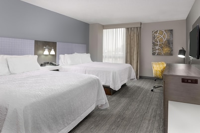 Hampton Inn & Suites Kansas City-Country Club Plaza