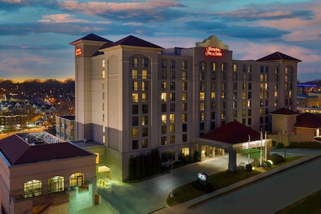 Exterior. Hampton Inn & Suites Kansas City-Country Club Plaza
