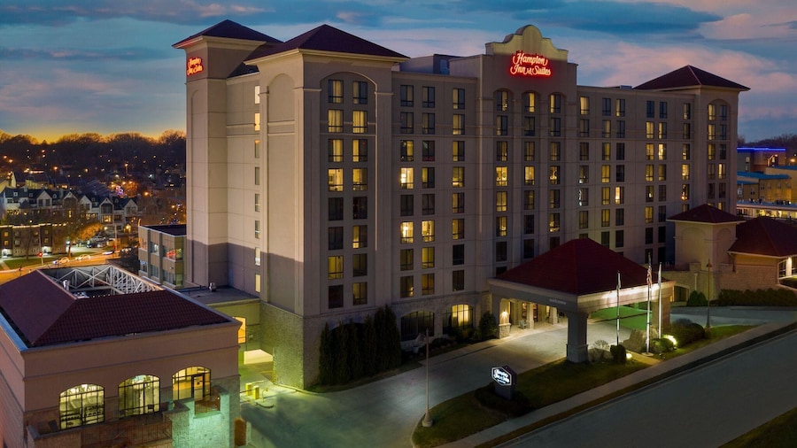 Hampton Inn & Suites Kansas City-Country Club Plaza