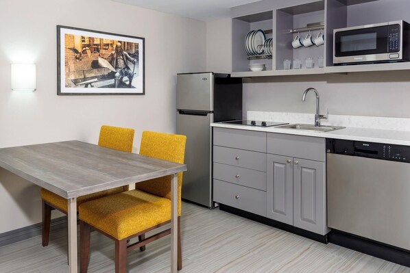 Suite, 1 cama King size, para no fumadores (Stove) | Cocina privada | Frigobar, microondas y cafetera y tetera