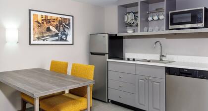 Hampton Inn & Suites Kansas City-Country Club Plaza