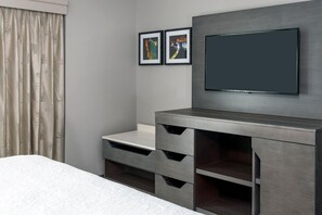 Premium bedding, in-room safe, desk, laptop workspace