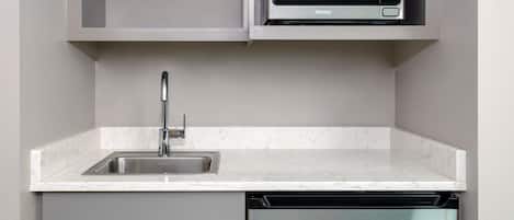 Suite, 1 King-Bett, Nichtraucher (With Shower, Wetbar) | Minibar