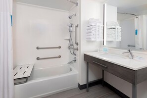 Amenidades de baño gratuitas, secadora de cabello, toallas, jabón 