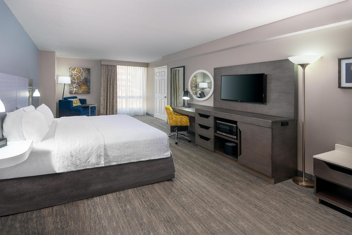 Habitación, 1 cama King size, con acceso para personas discapacitadas, para no fumadores | Ropa de cama de alta calidad y caja de seguridad en la habitación