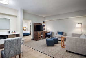 Room, 1 King Bed, Refrigerator & Microwave (Wet bar) | Living area | LCD TV, pay movies