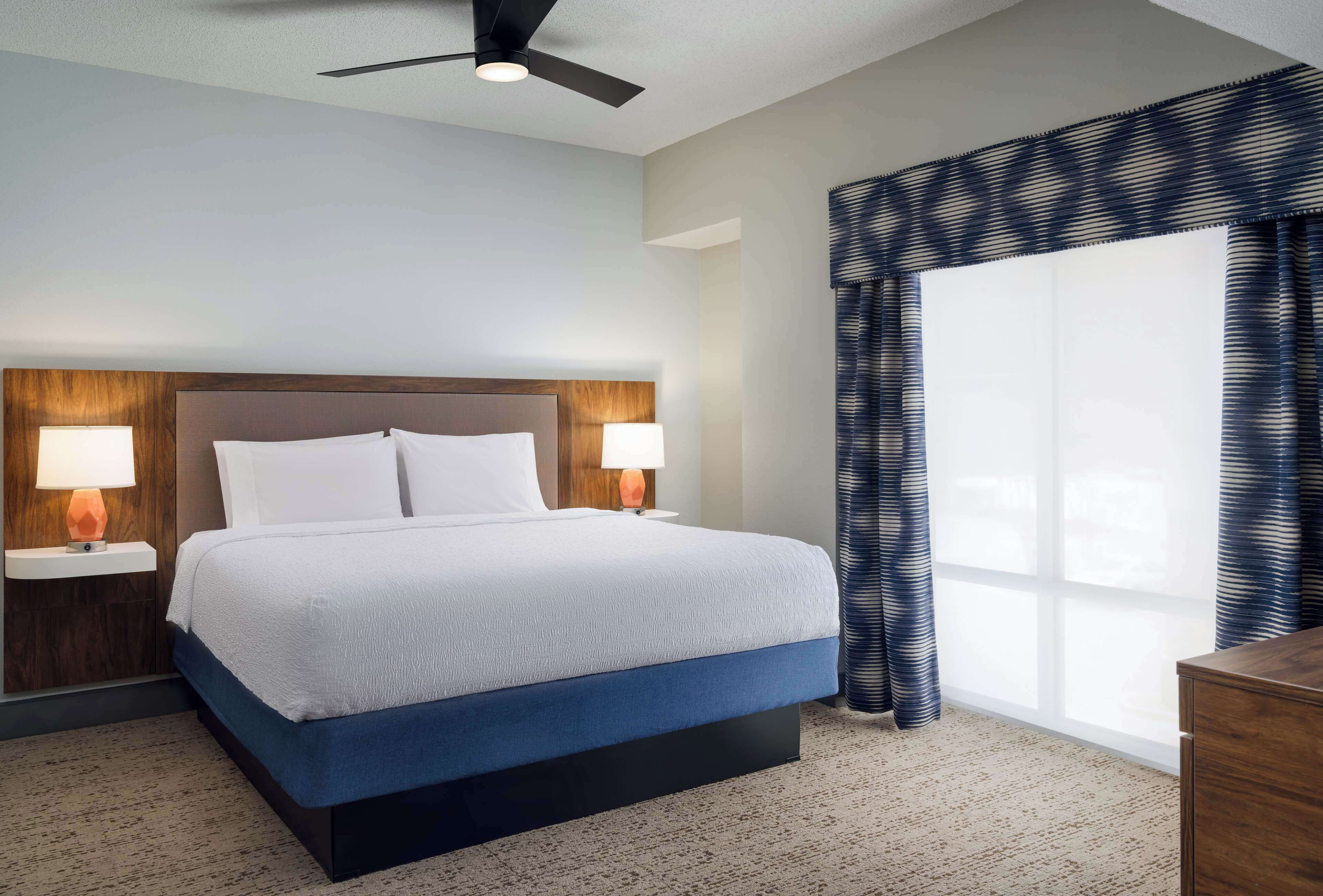 Room, 1 King Bed, Refrigerator & Microwave (Wet bar) | Premium bedding, desk, iron/ironing board, free cribs/infant beds