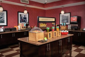 Free daily continental breakfast - Hampton Inn Niagara Falls (Niagara Falls)