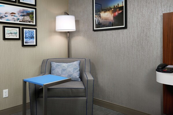 49-inch LCD TV with digital channels, TV - Hampton Inn Niagara Falls (Niagara Falls)