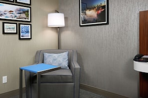 49-inch LCD TV with digital channels, TV - Hampton Inn Niagara Falls (Niagara Falls)