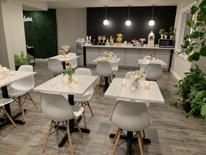 Free daily continental breakfast - Stratus Suites - Boutique Hotel (Killeen)