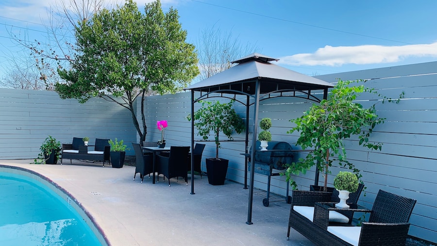 Stratus Suites - Boutique Hotel