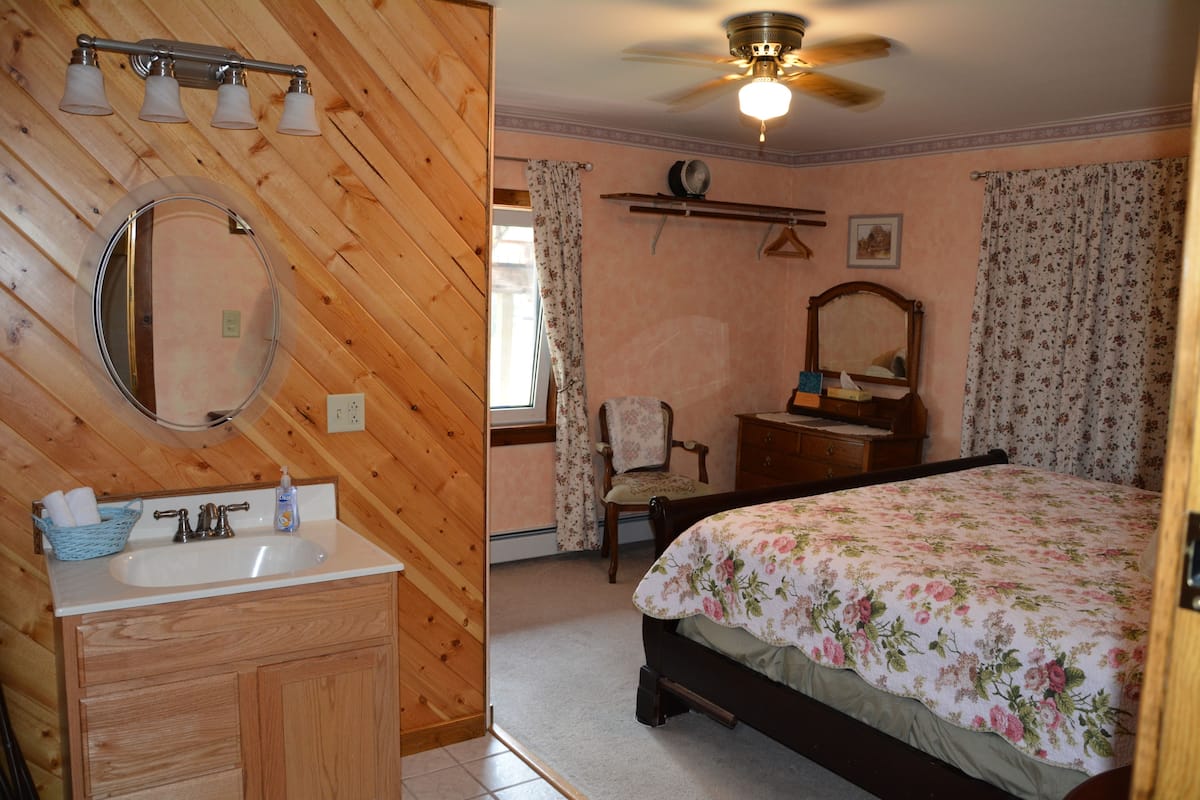 Room, 1 King Bed (Flower Garden 2) | WiFi (free), bed sheets